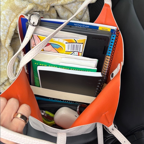 Stylish White Tote Bag with lots of room! - Picture 3 of 5